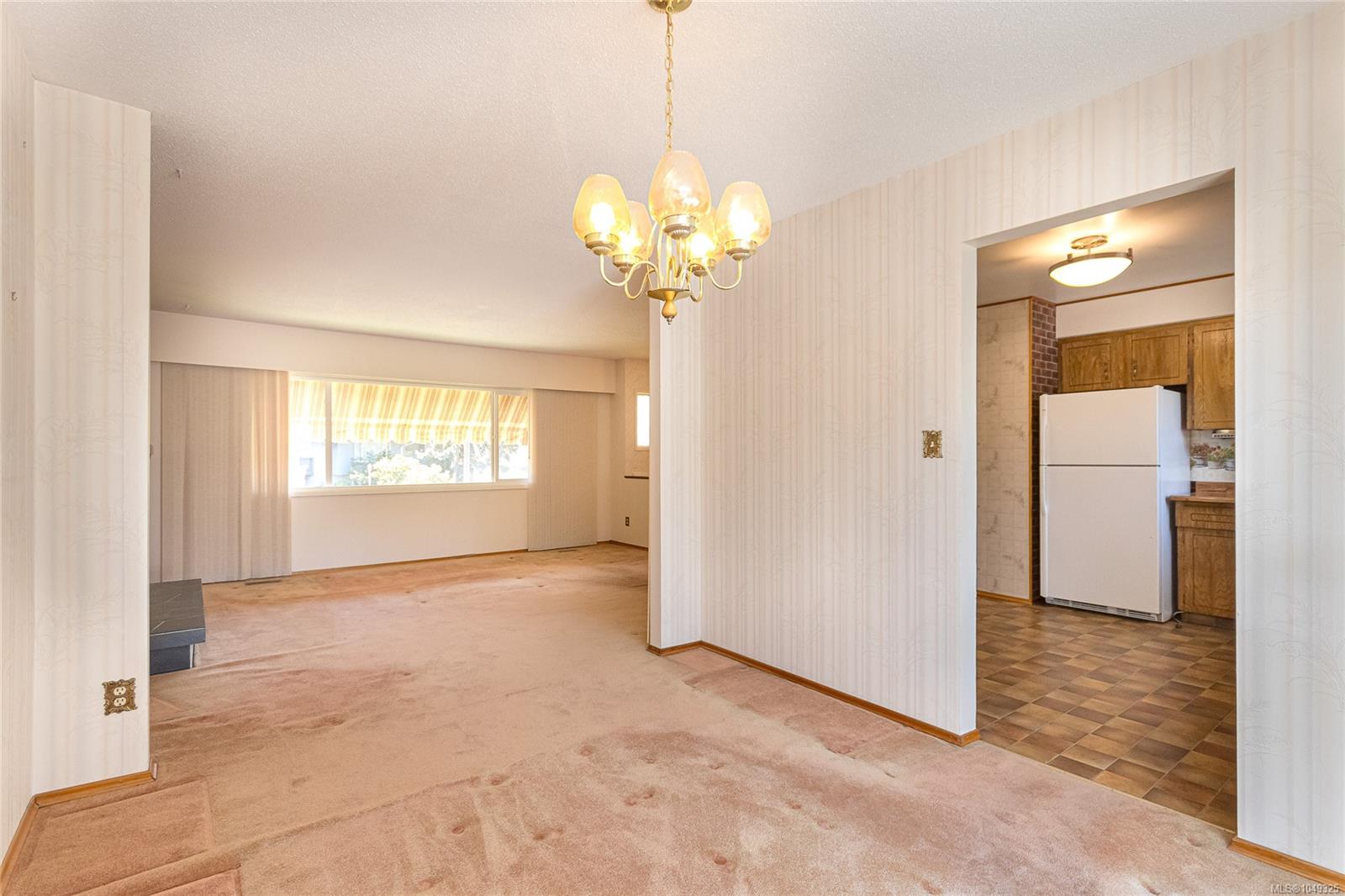 2304 Alicia Pl — listing photo 9 of 32
