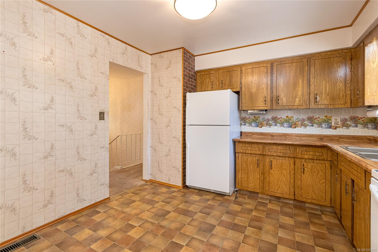 2304 Alicia Pl — listing photo 10 of 32