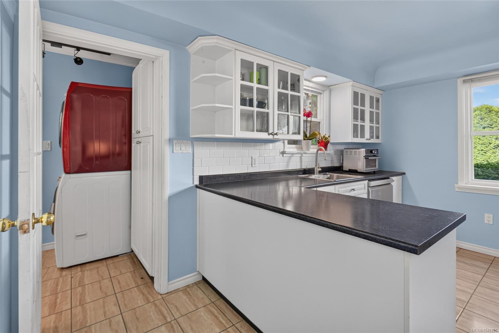 930 Wharncliffe Rd — listing photo 13 of 56