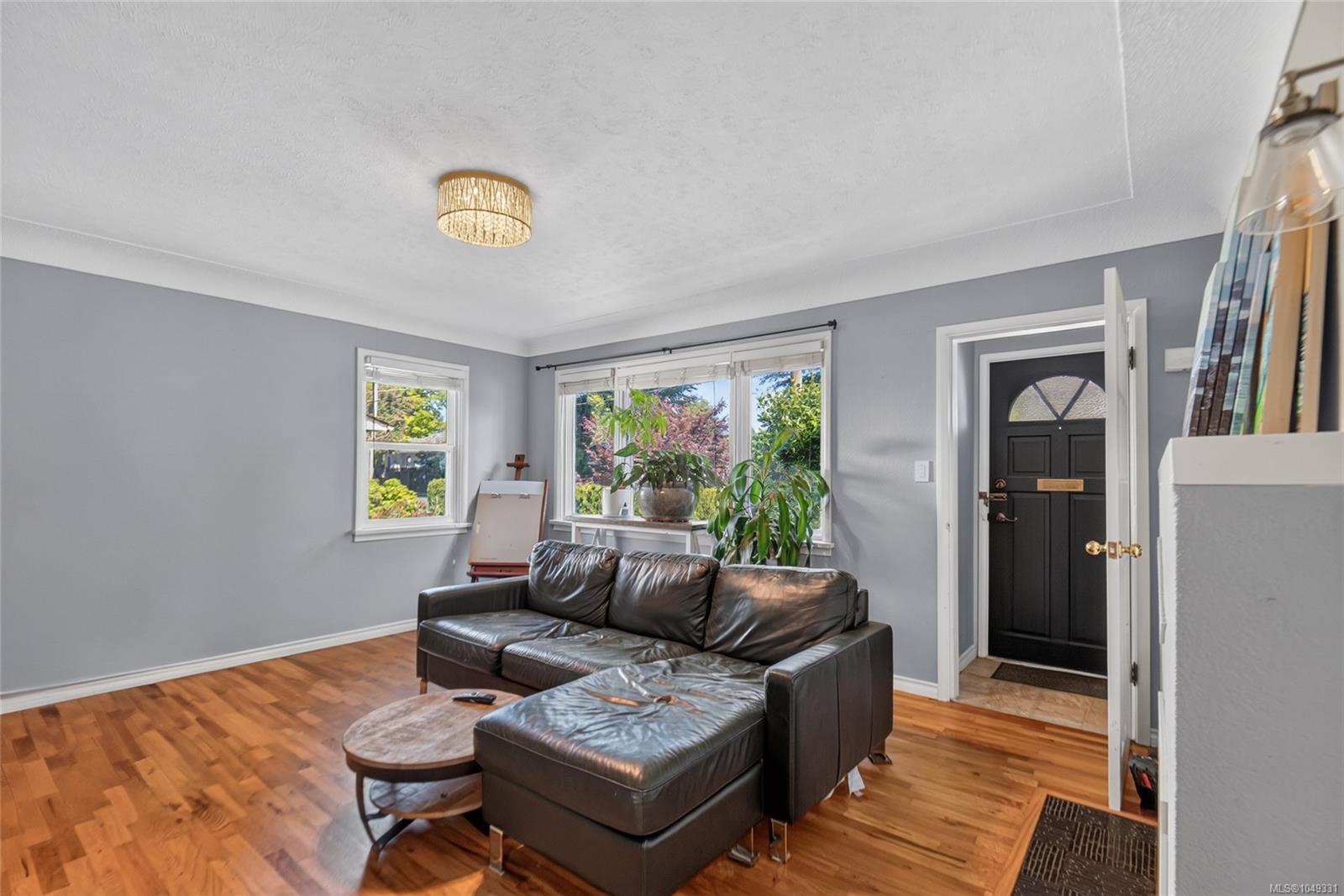 930 Wharncliffe Rd photo 6