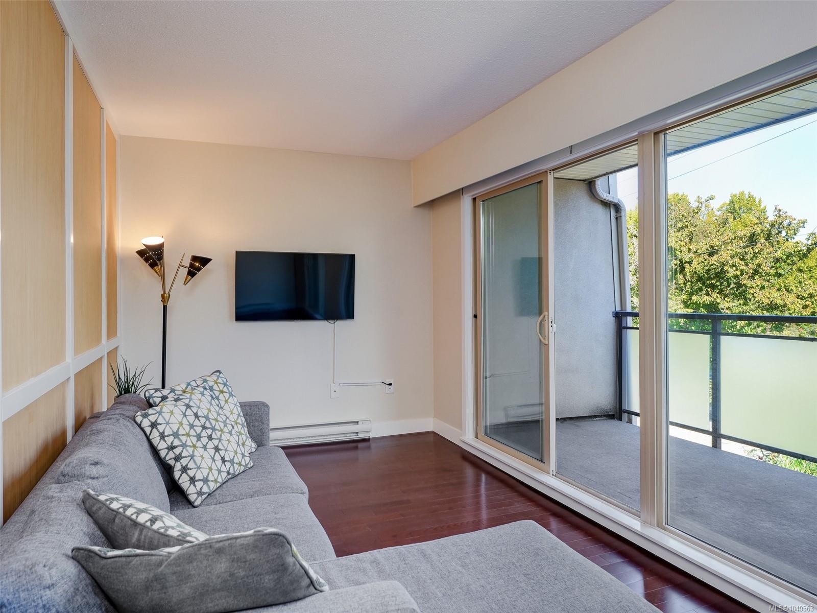 206-1545 Pandora Ave — listing photo 3 of 18