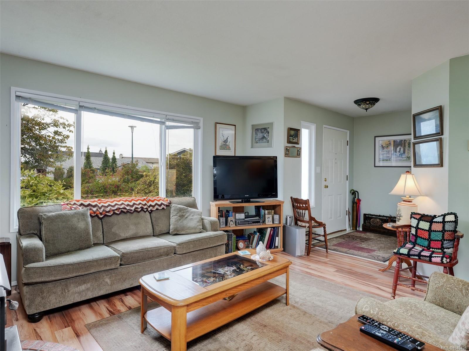2045 Winmeadow Pl — listing photo 6 of 26