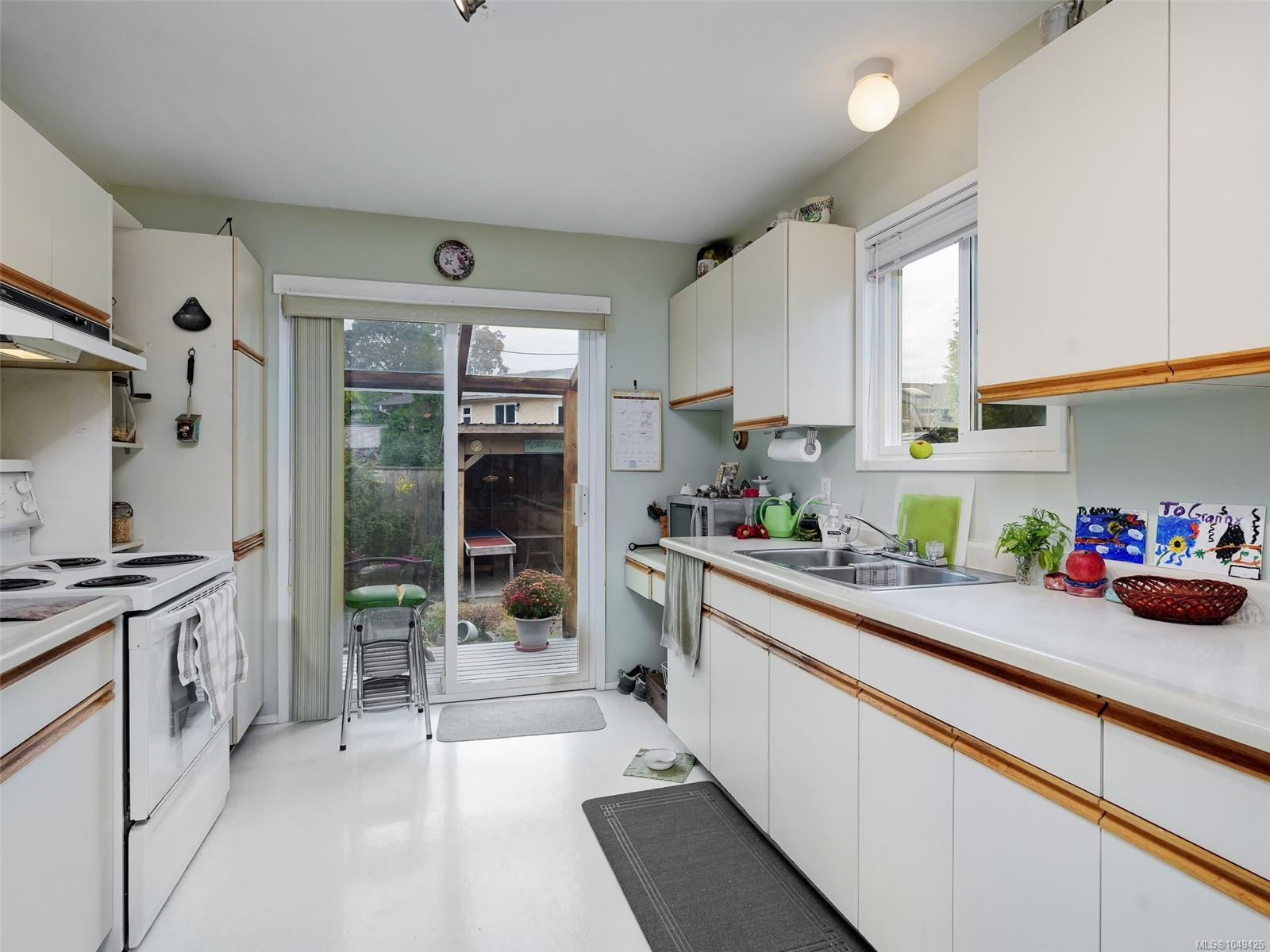 2045 Winmeadow Pl — listing photo 9 of 26