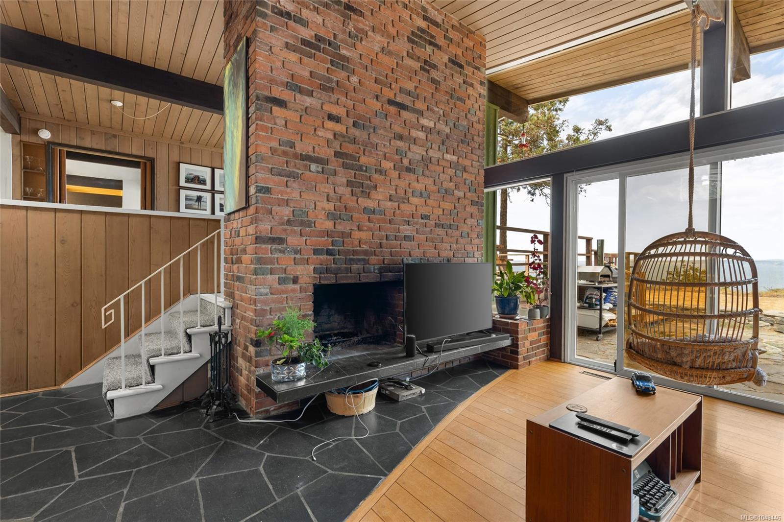 4598 Torquay Dr — listing photo 11 of 35