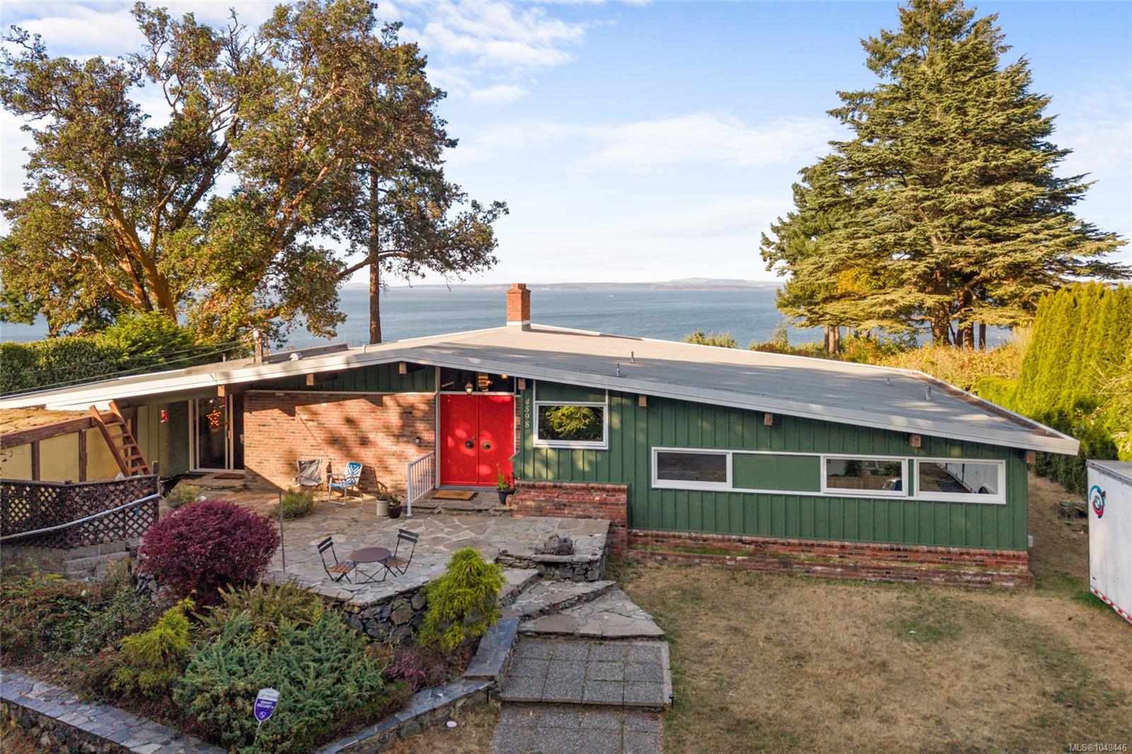 4598 Torquay Dr — listing photo 3 of 35