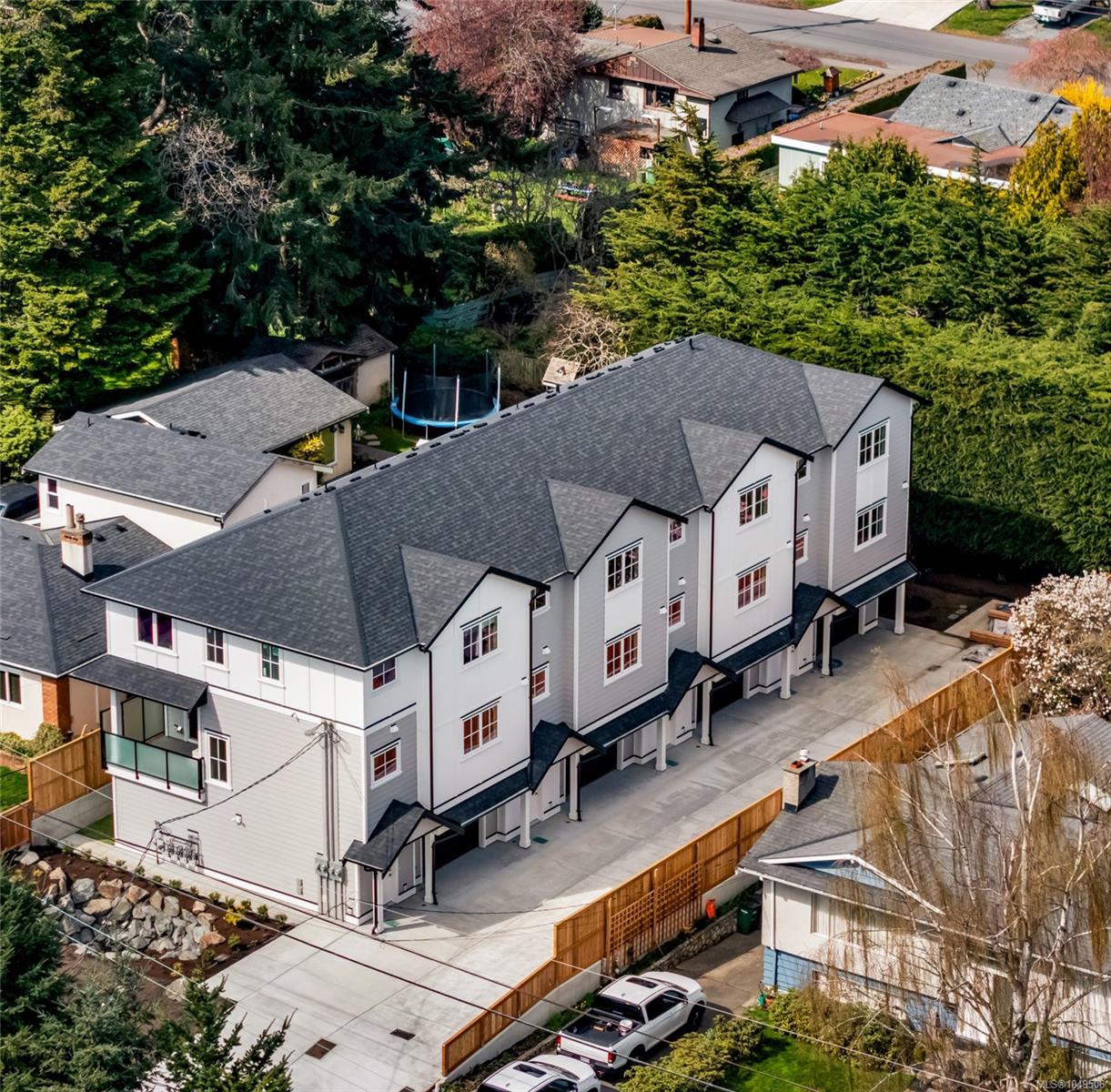 1-990 McBriar Ave — listing photo 4 of 28