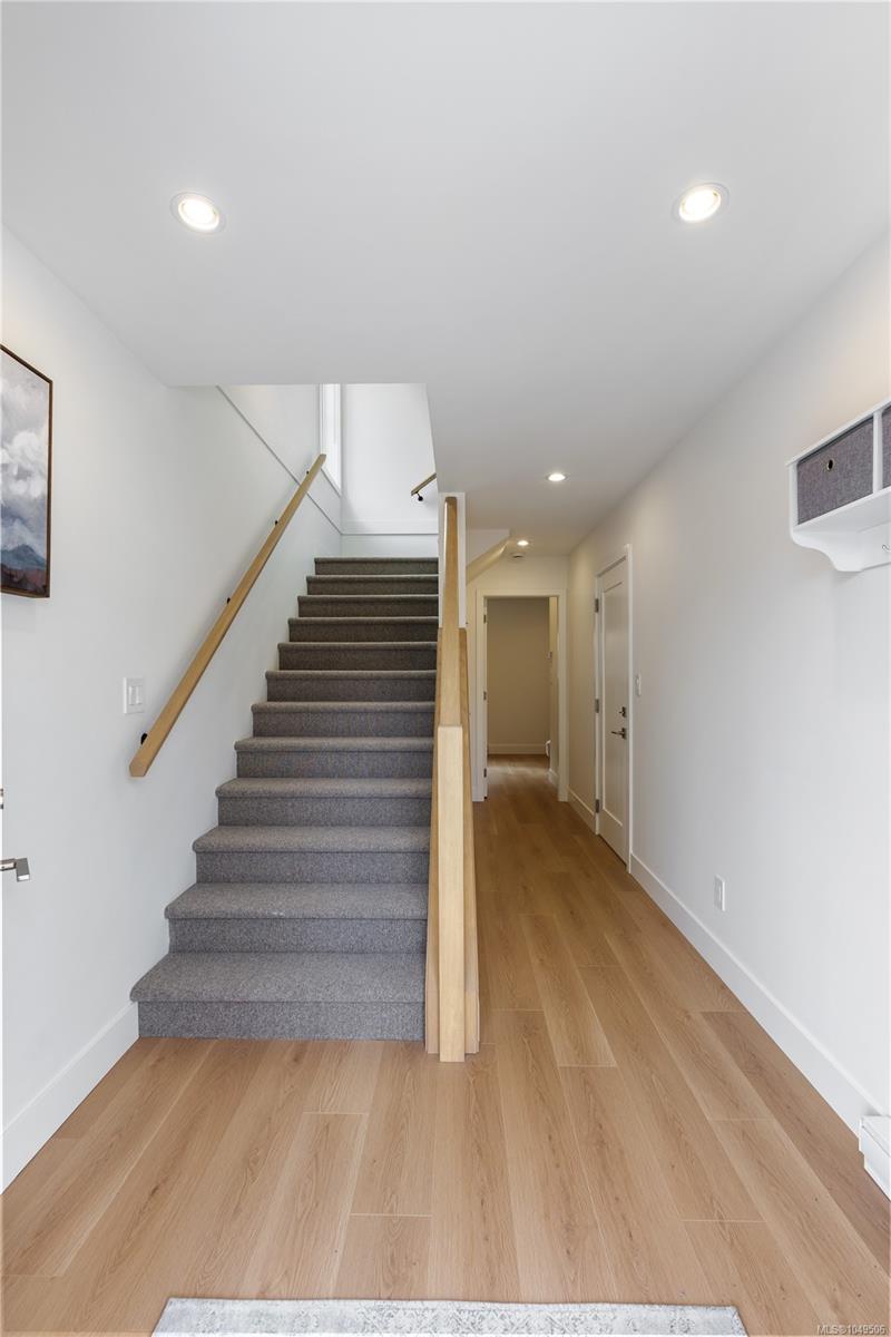 1-990 McBriar Ave — listing photo 5 of 28