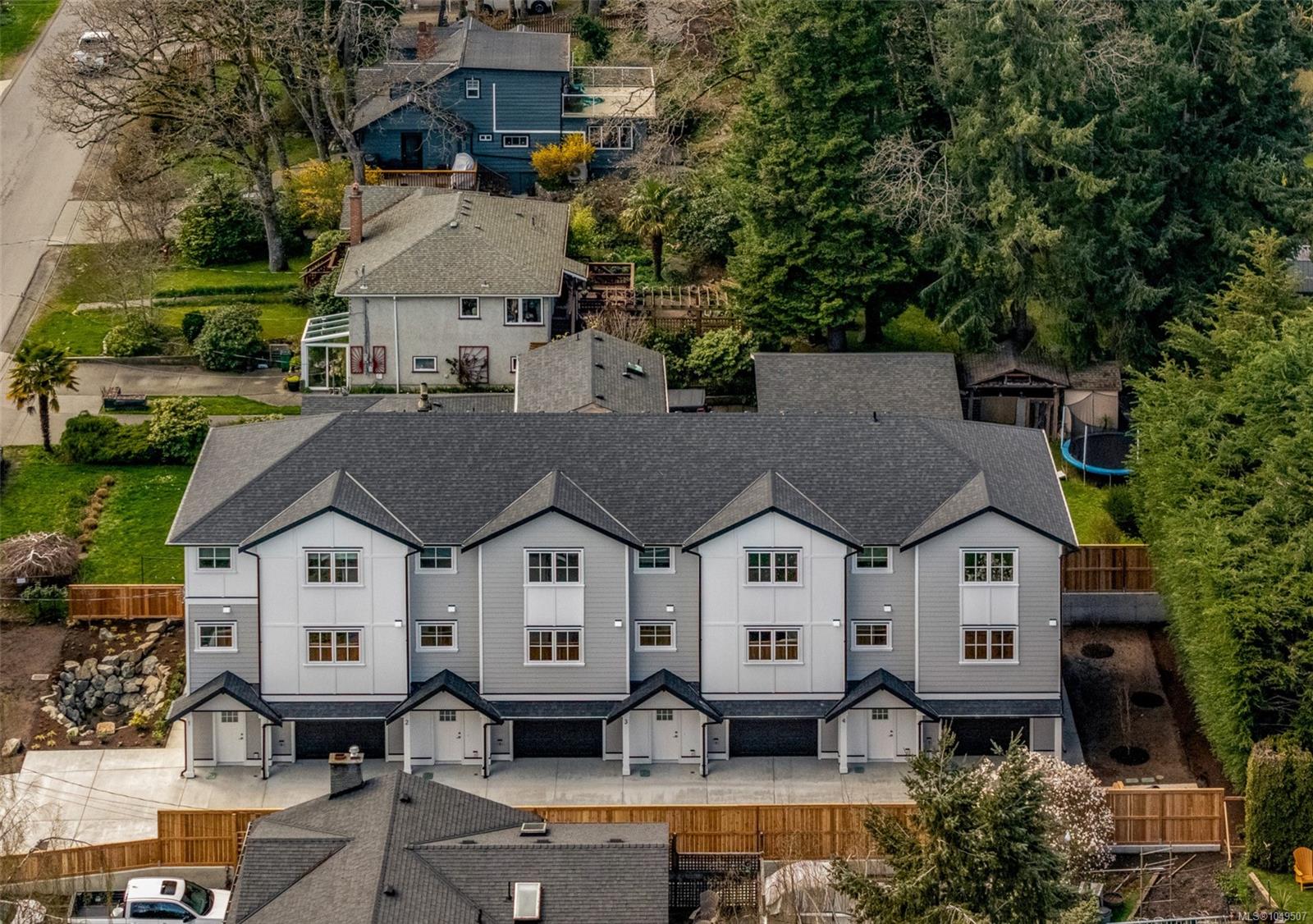 4-990 McBriar Ave — listing photo 2 of 25