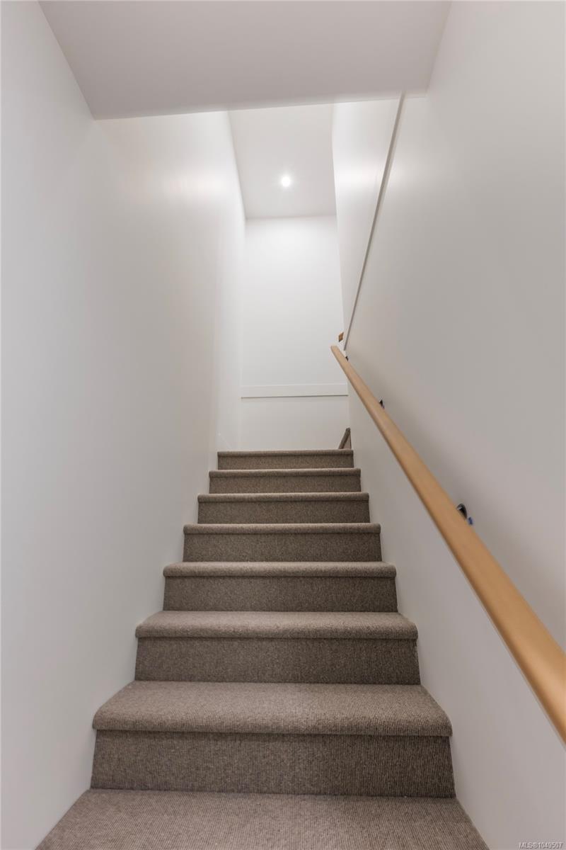 4-990 McBriar Ave — listing photo 14 of 25