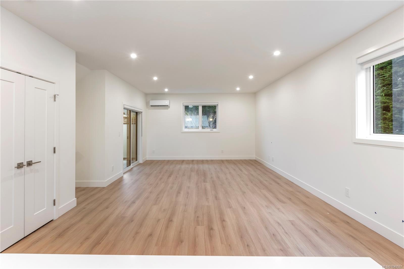 4-990 McBriar Ave — listing photo 9 of 25