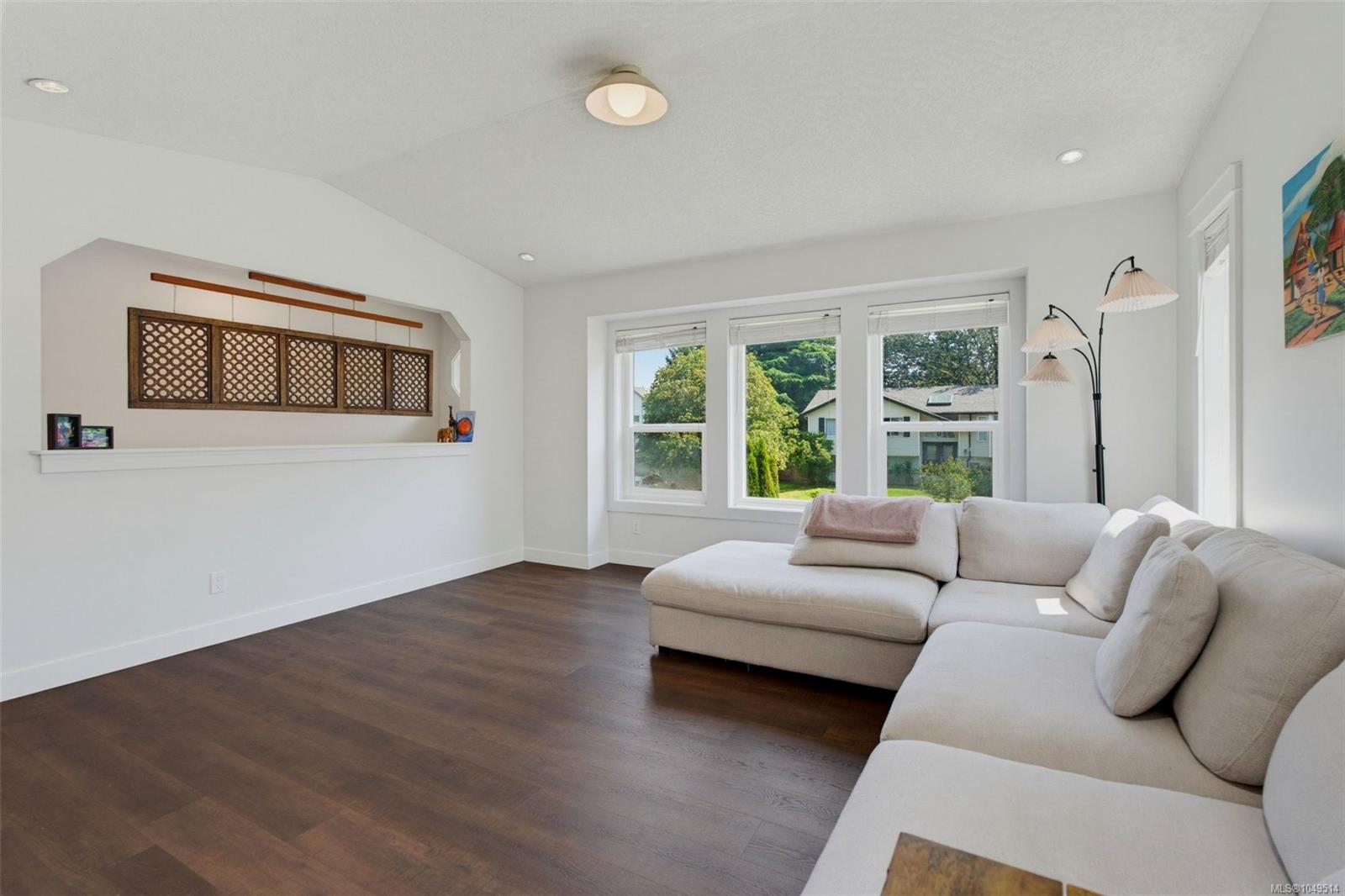 2962 Gladeson Lane — listing photo 7 of 42