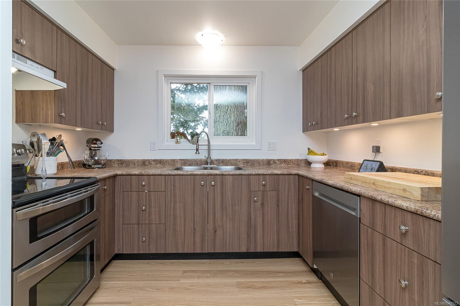 A-416 GAMBLE Pl — listing photo 13 of 27