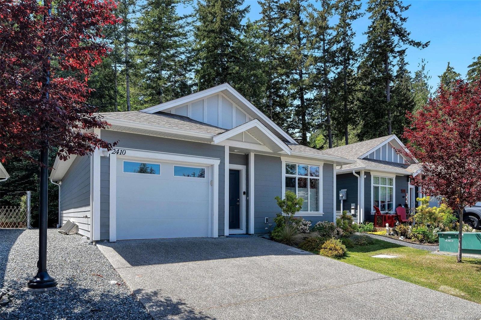 2410 Fern Way — listing photo 3 of 32