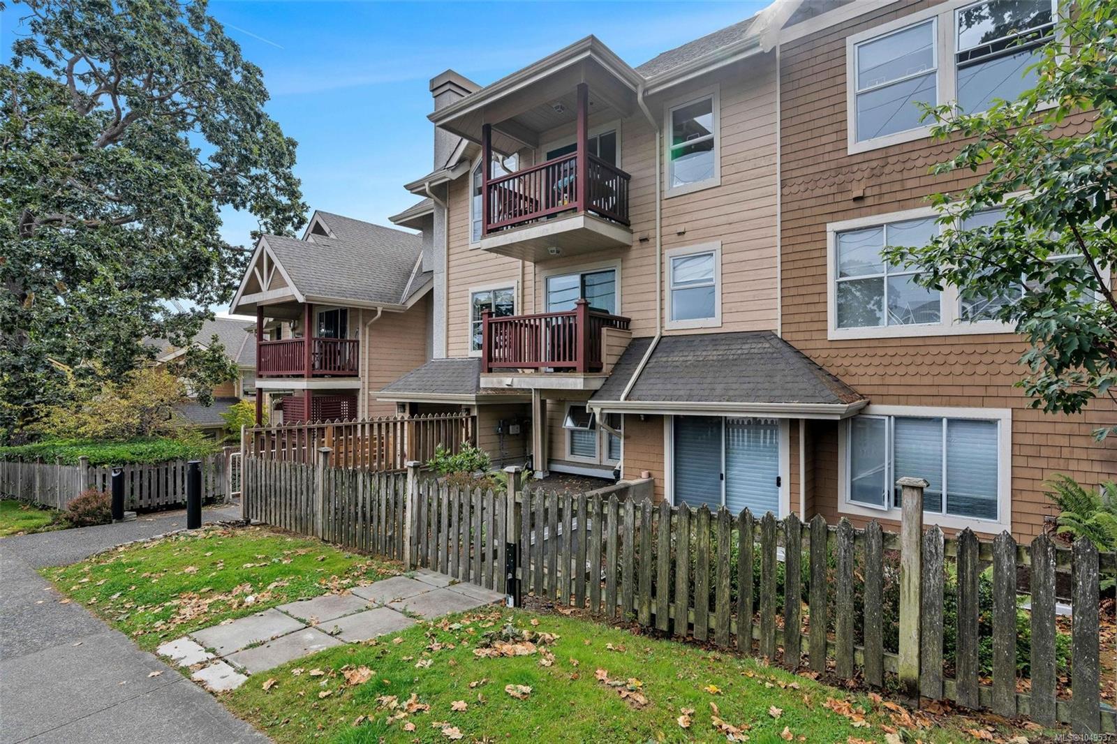 1593 Begbie St, Victoria