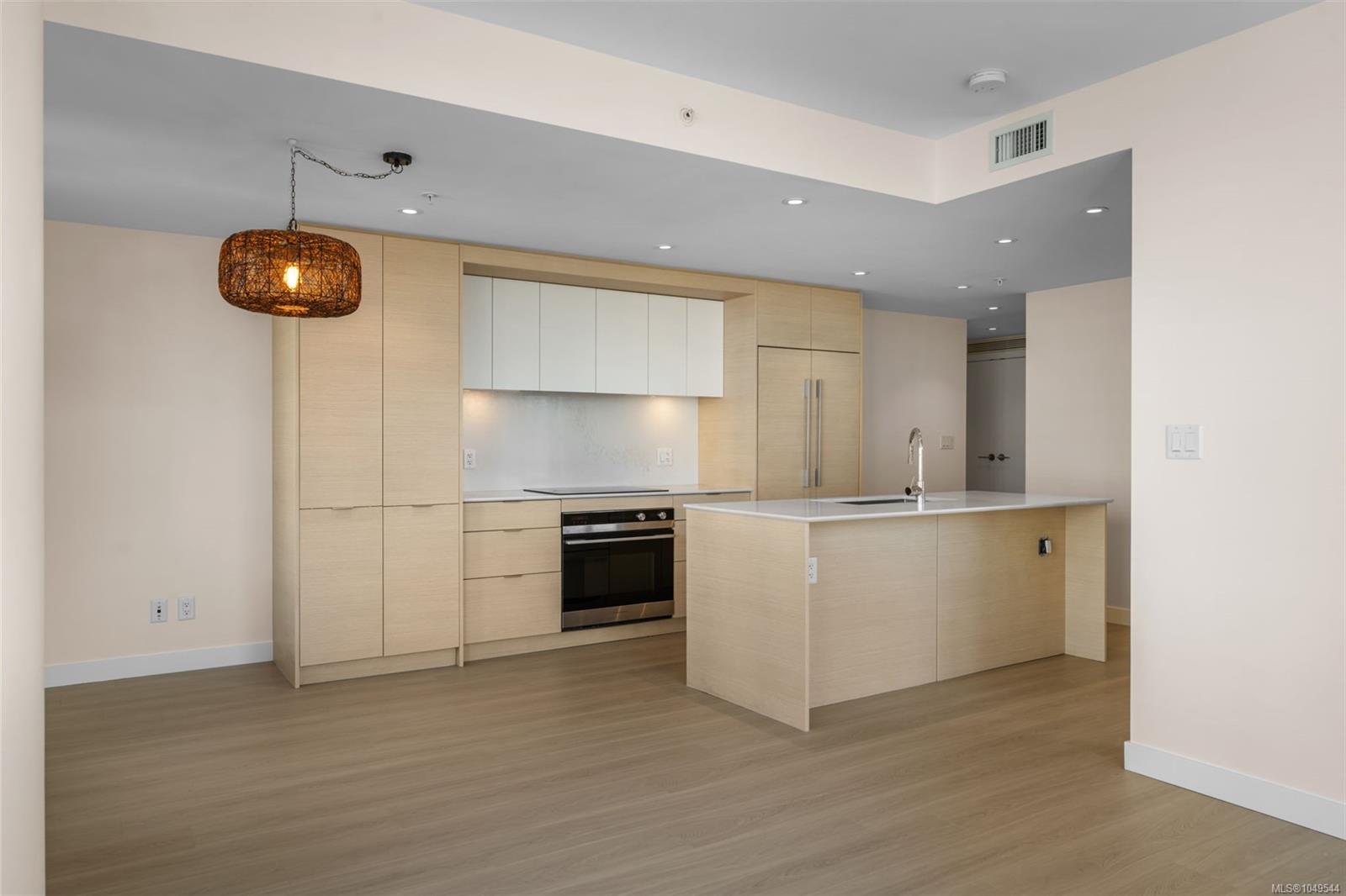 703-848 Yates St — listing photo 11 of 37