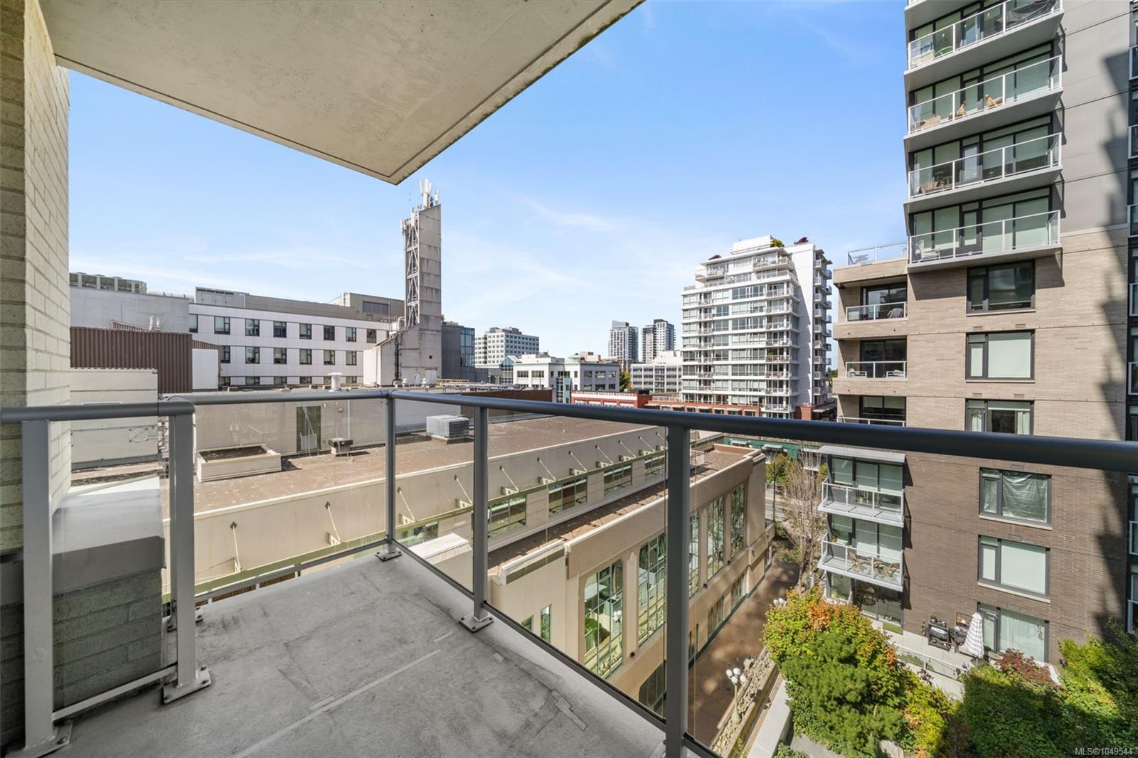 703-848 Yates St — listing photo 4 of 37
