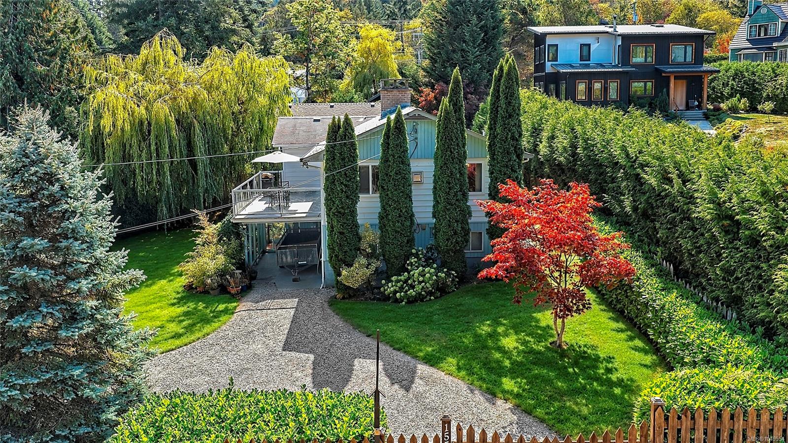 155 Seaview Ave — listing photo 2 of 23