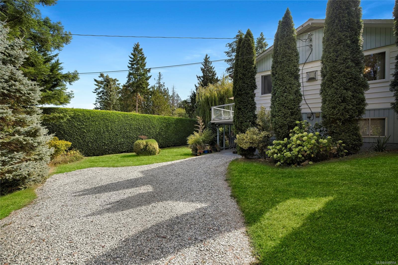 155 Seaview Ave — listing photo 3 of 23
