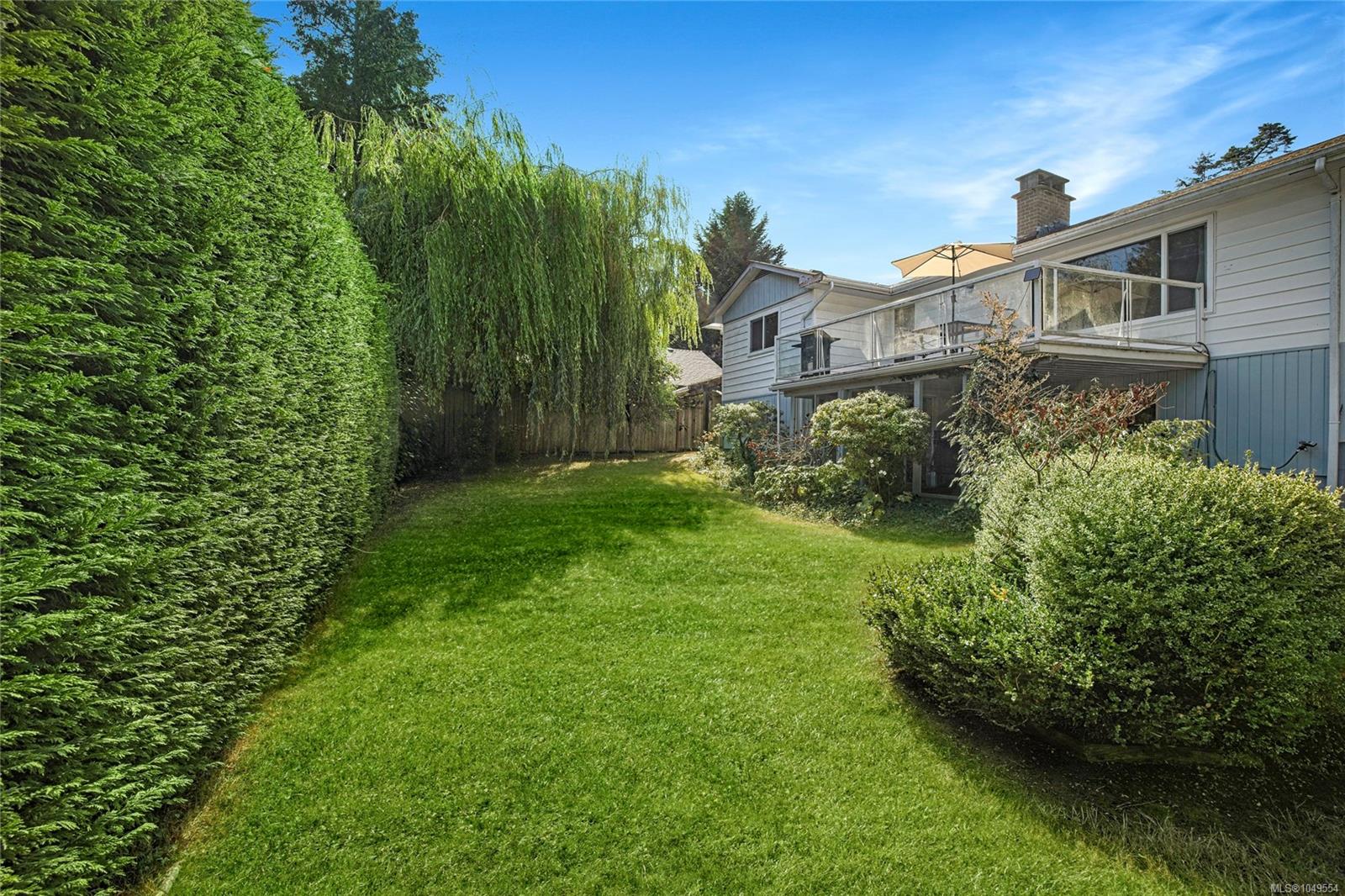 155 Seaview Ave — listing photo 4 of 23