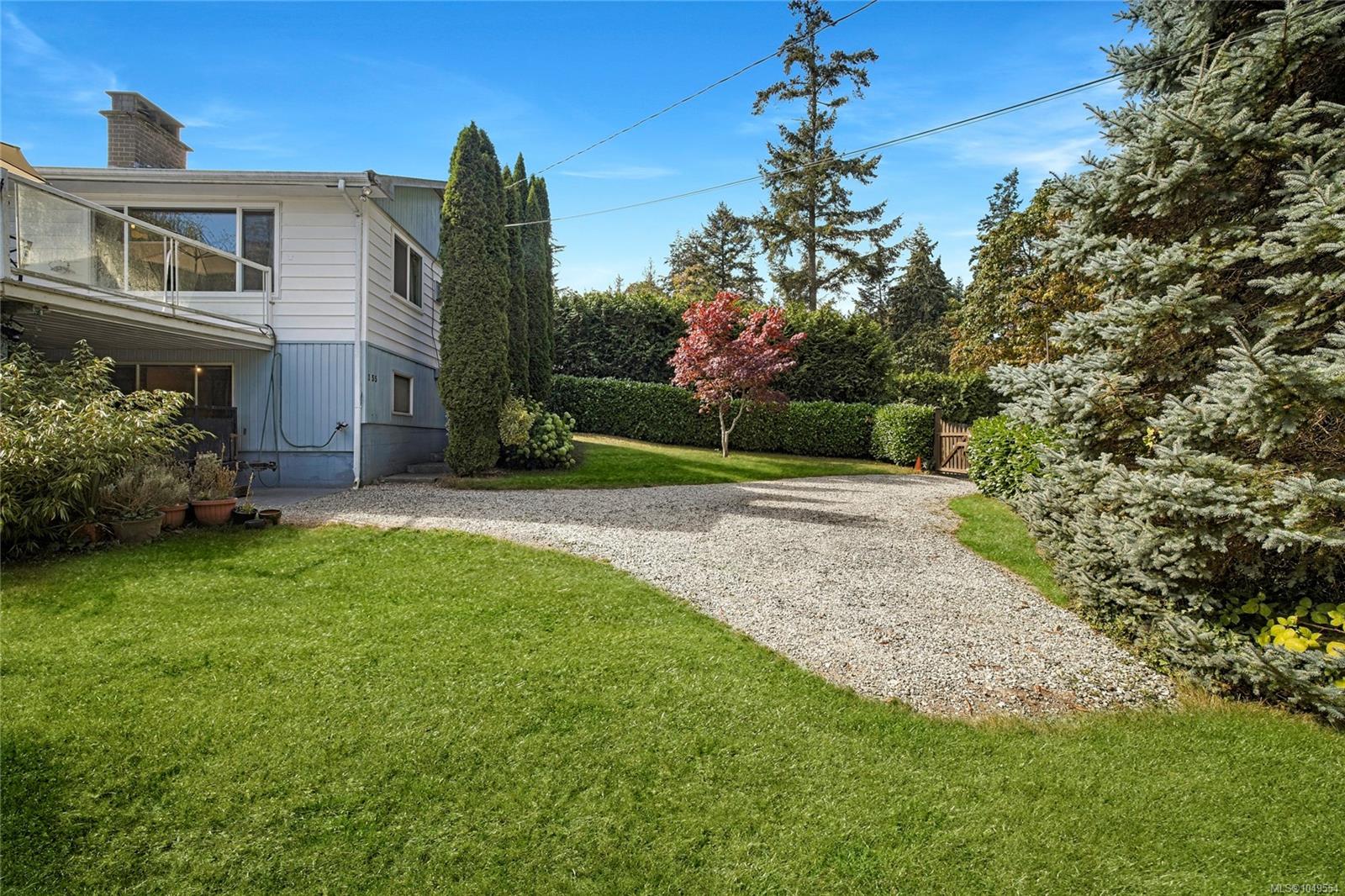 155 Seaview Ave — listing photo 6 of 23