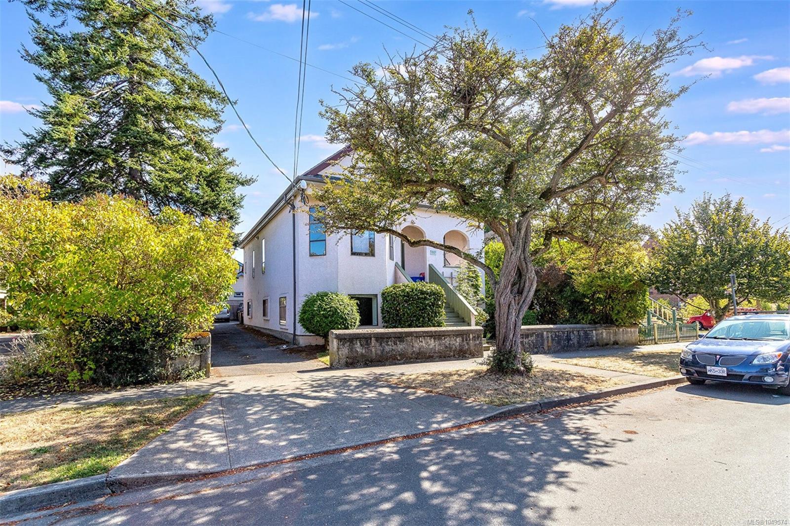 117 Medana St — listing photo 2 of 59