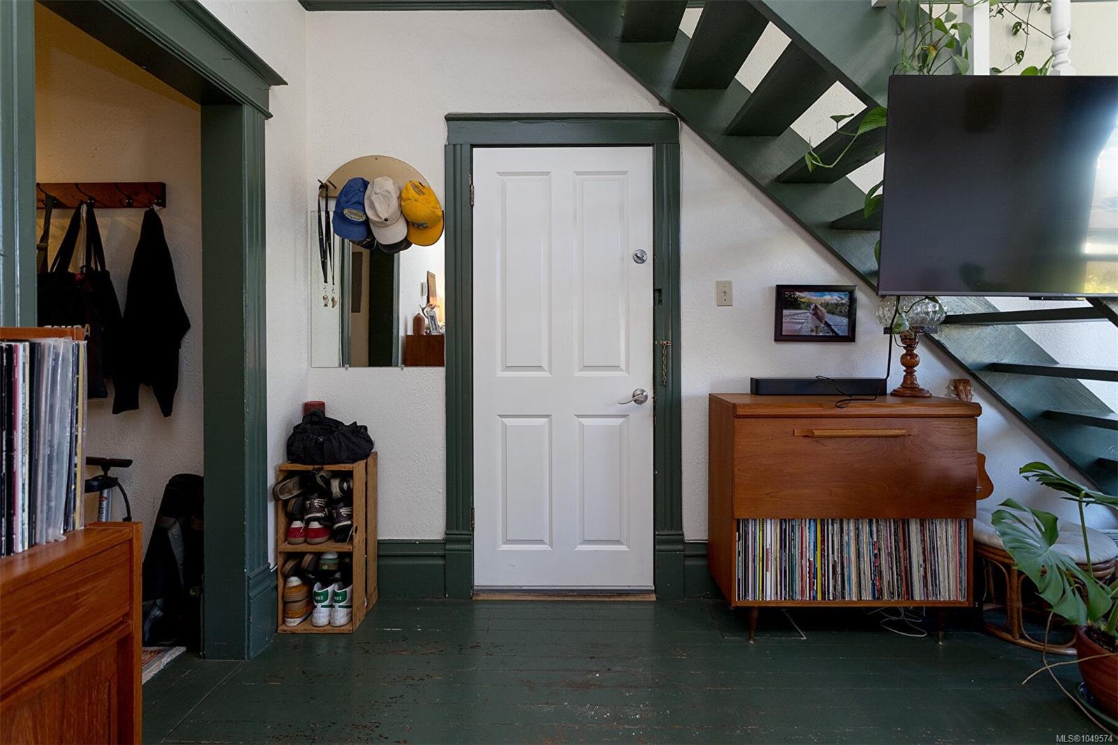 117 Medana St — listing photo 8 of 59