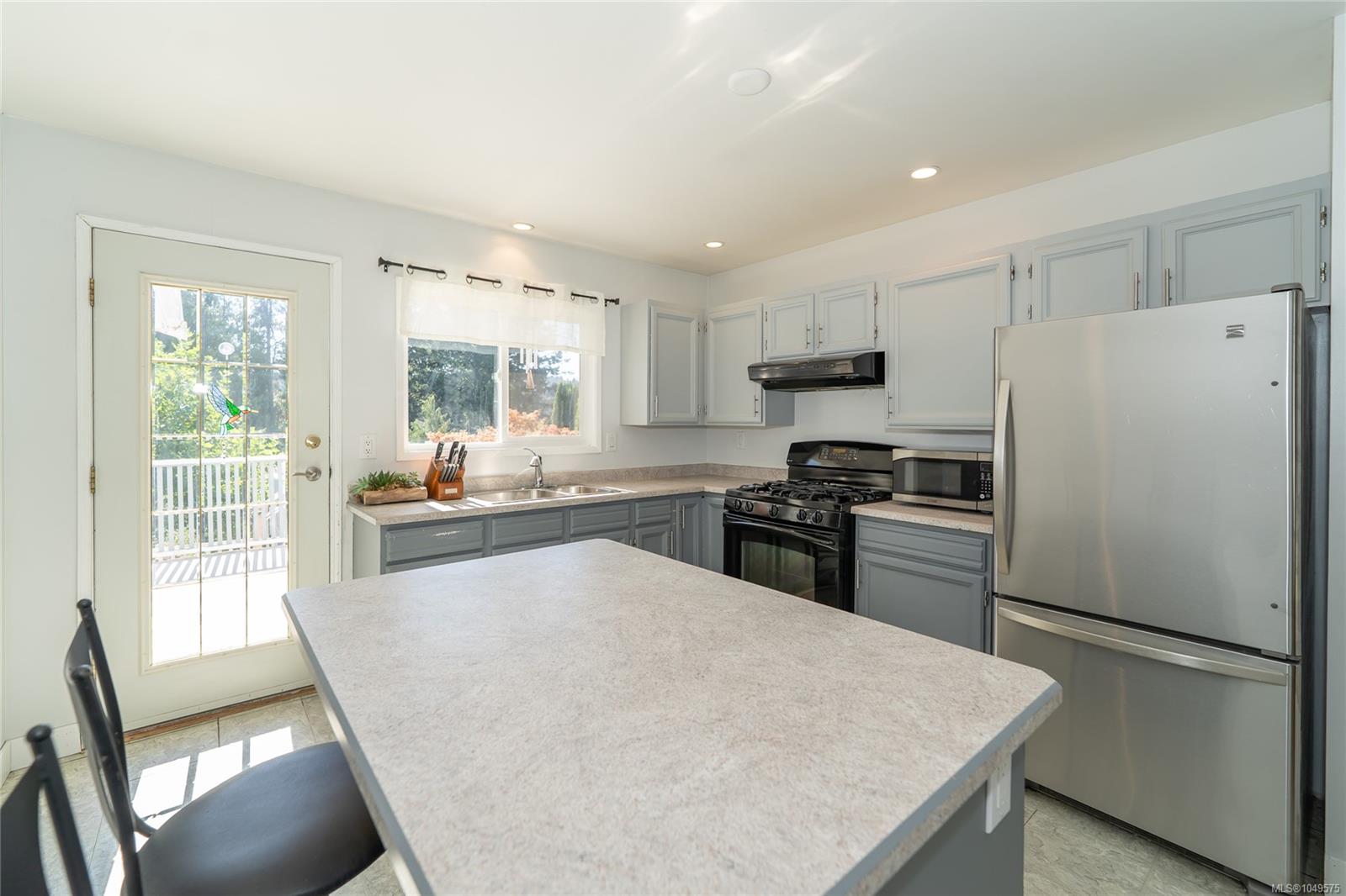 3057 Shoreview Dr — listing photo 10 of 29