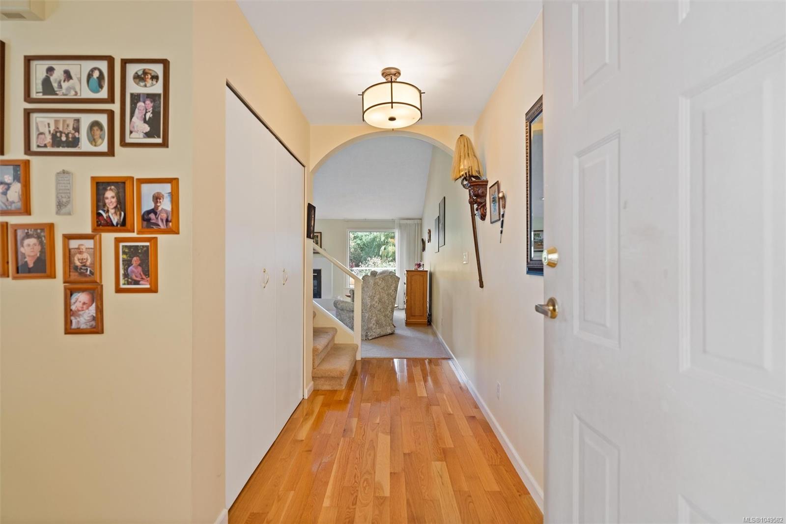 3-4701 Lochside Dr — listing photo 11 of 49