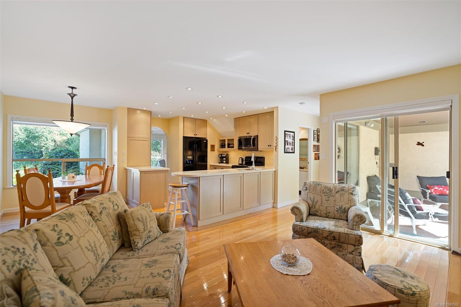 3-4701 Lochside Dr — listing photo 13 of 49