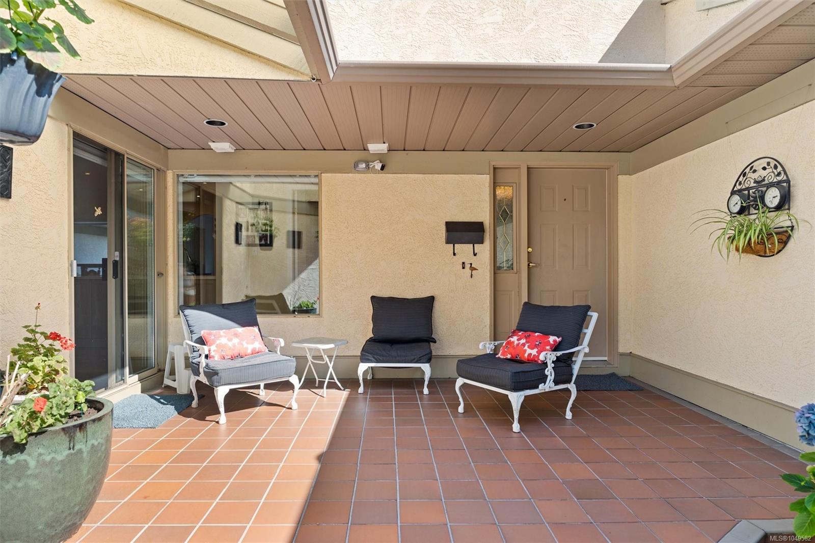 3-4701 Lochside Dr — listing photo 10 of 49
