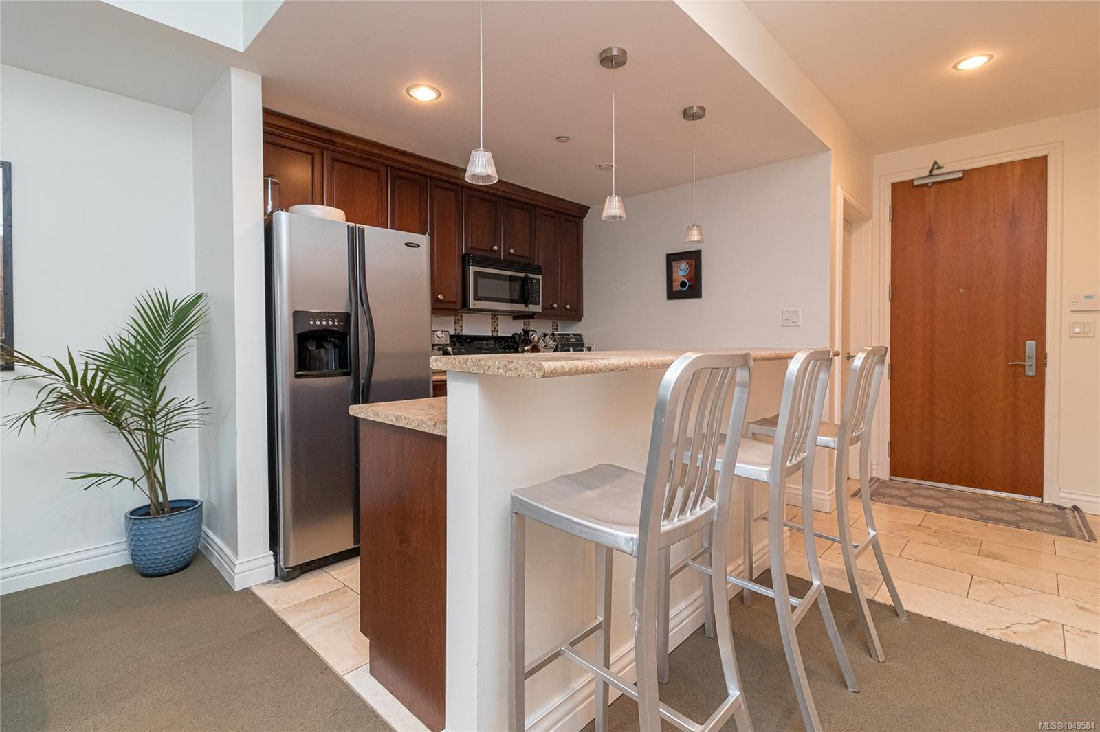 217-1325 Bear Mountain Pkwy — listing photo 11 of 25