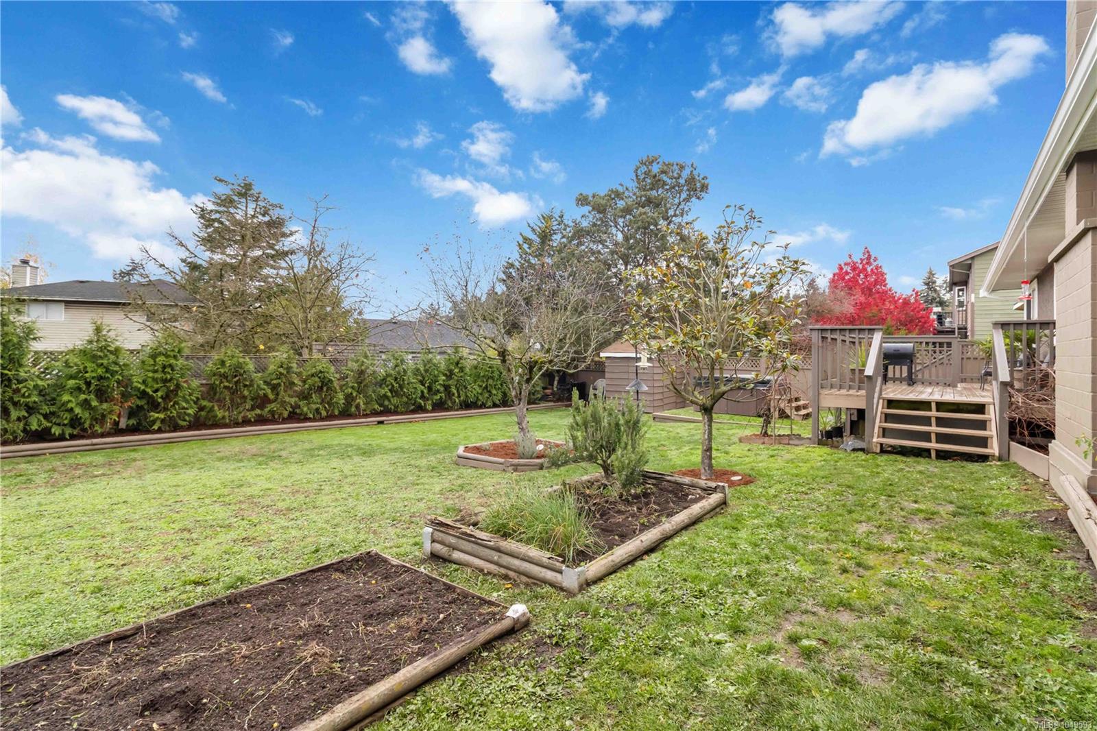 6756 Central Saanich Rd — listing photo 7 of 47