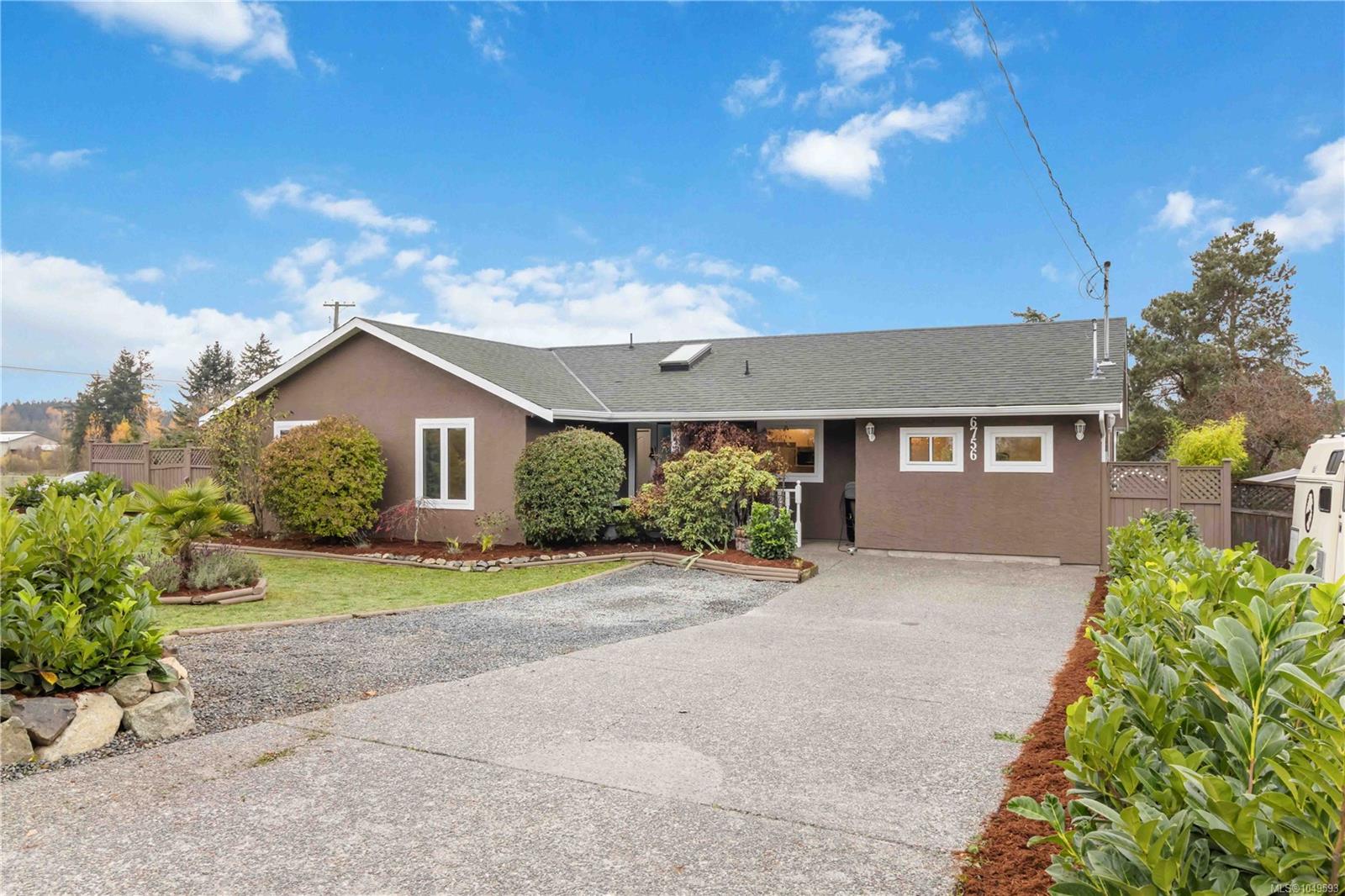6756 Central Saanich Rd — listing photo 8 of 47