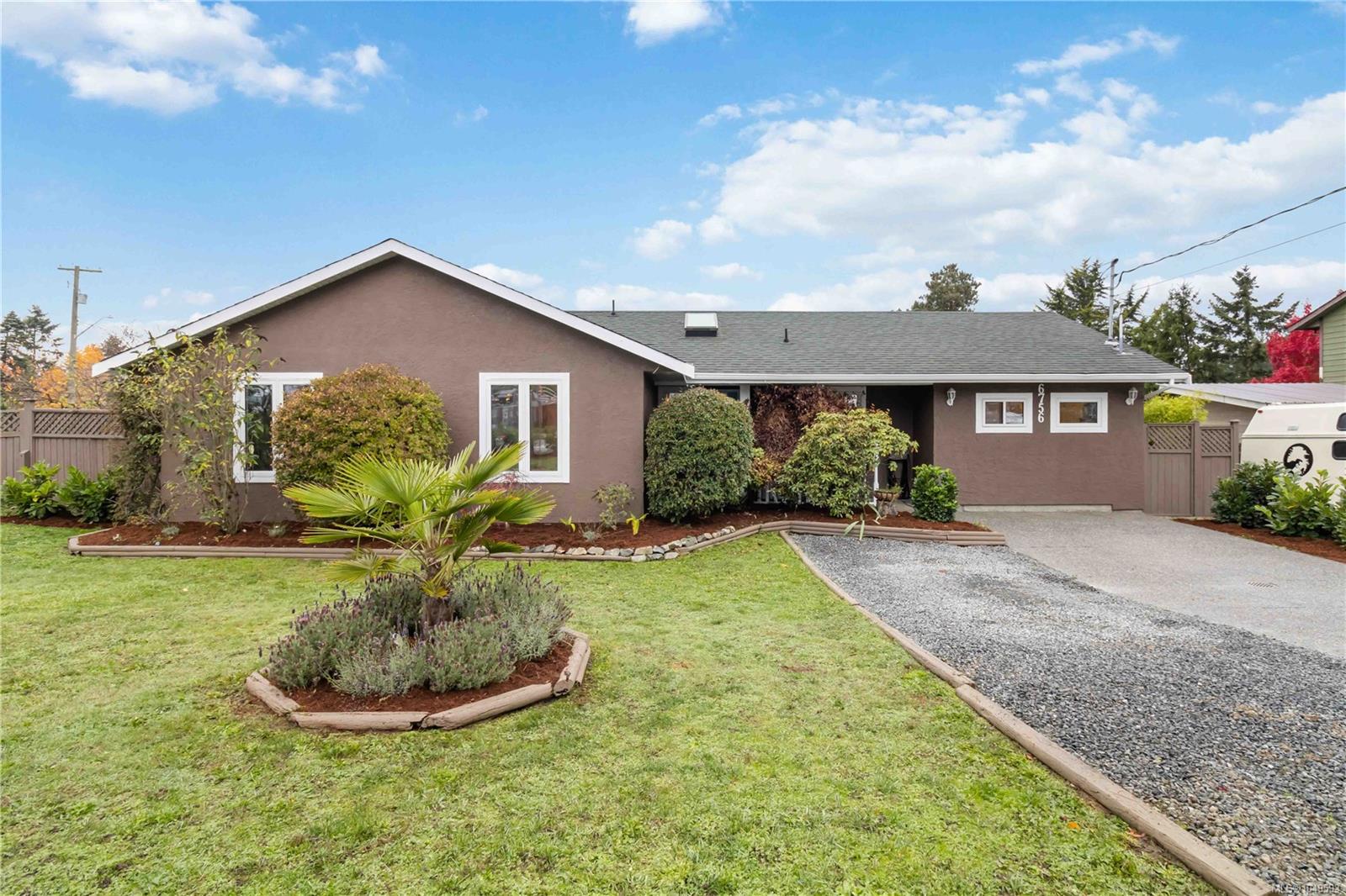 6756 Central Saanich Rd — listing photo 9 of 47