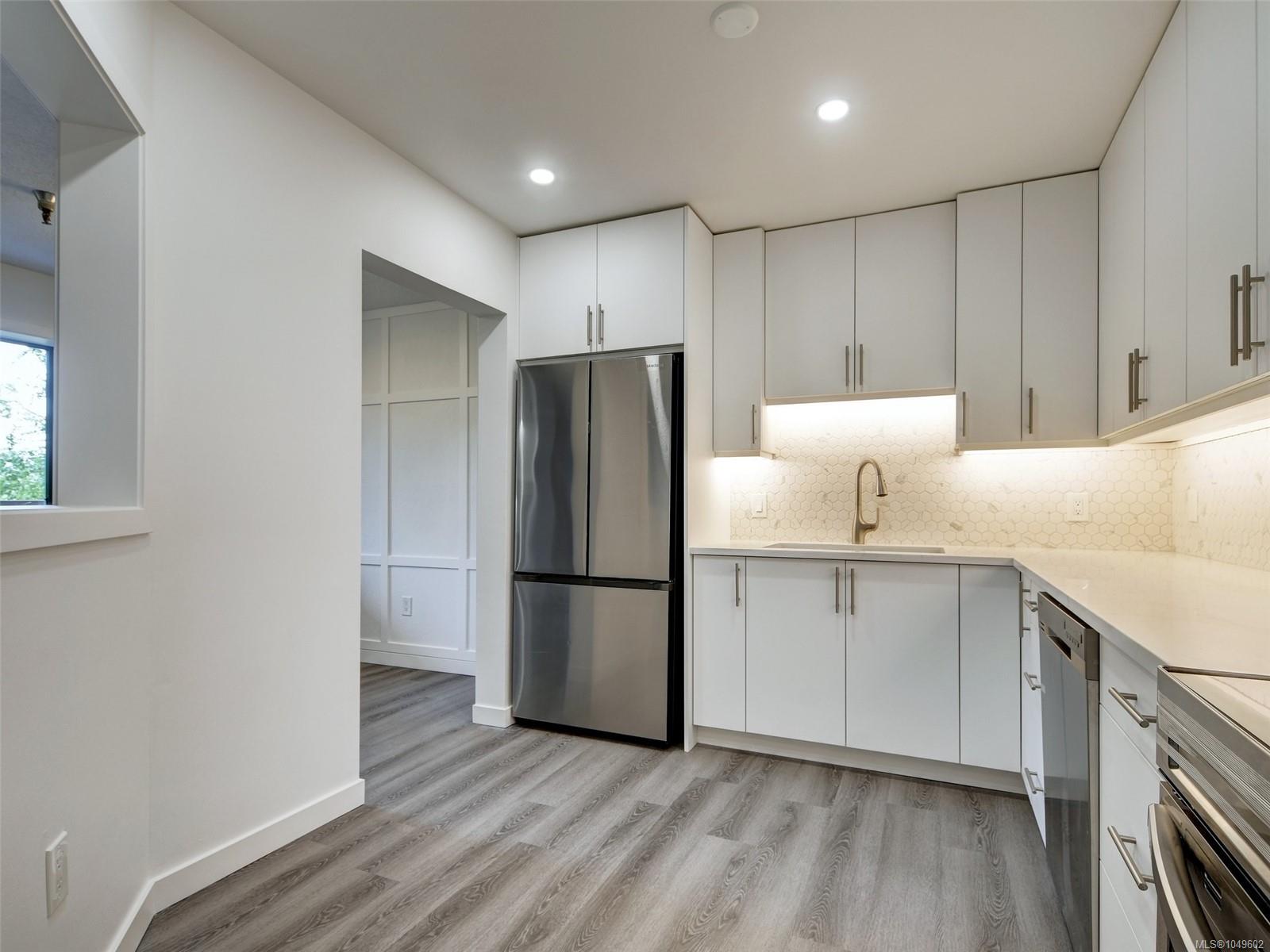 205-75 Gorge Rd — listing photo 12 of 26