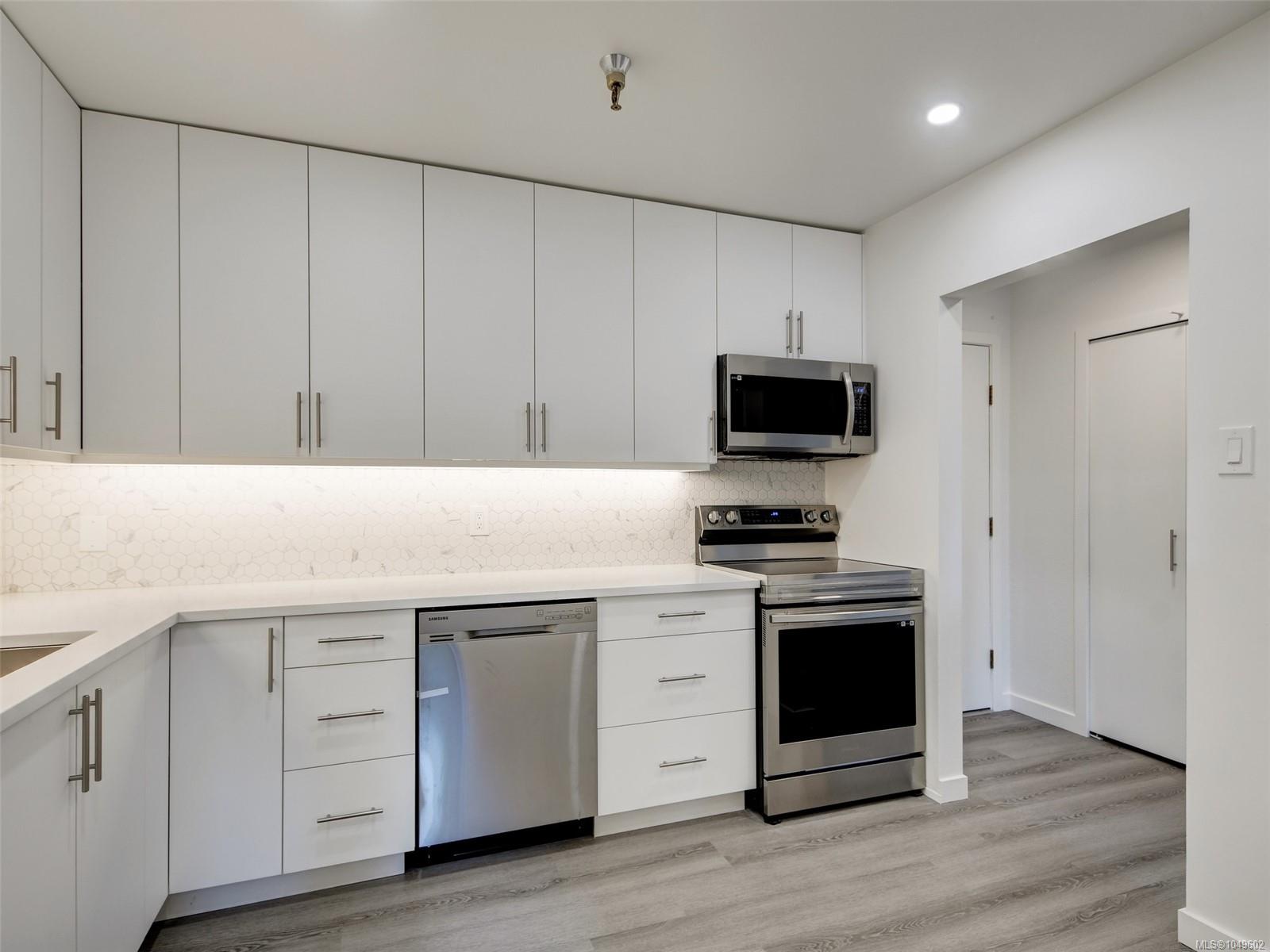 205-75 Gorge Rd — listing photo 10 of 26