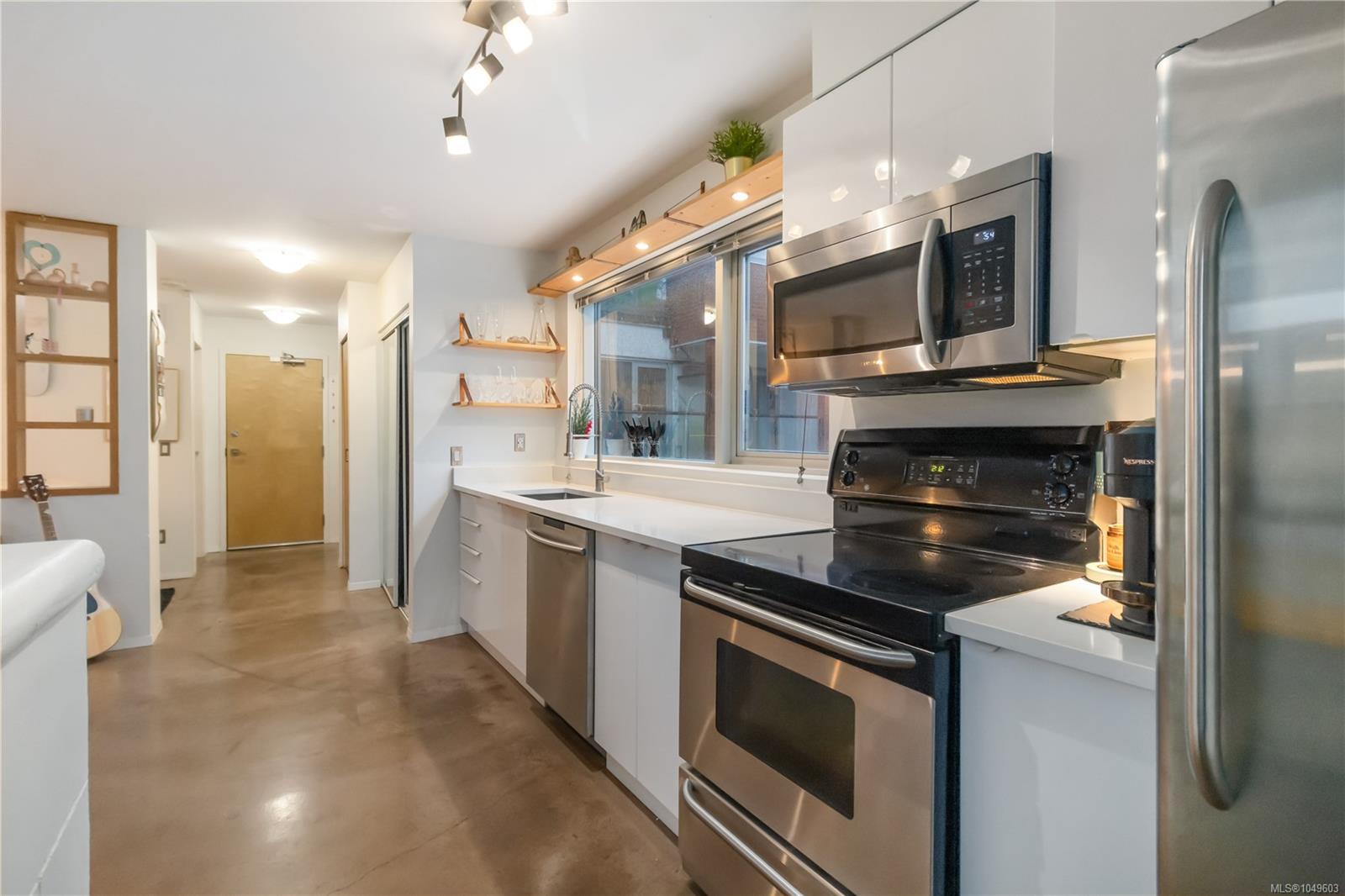 301-932 Johnson St — listing photo 12 of 22