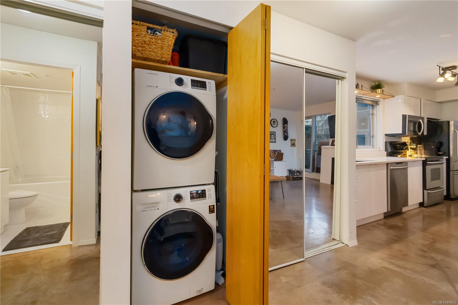 301-932 Johnson St — listing photo 13 of 22