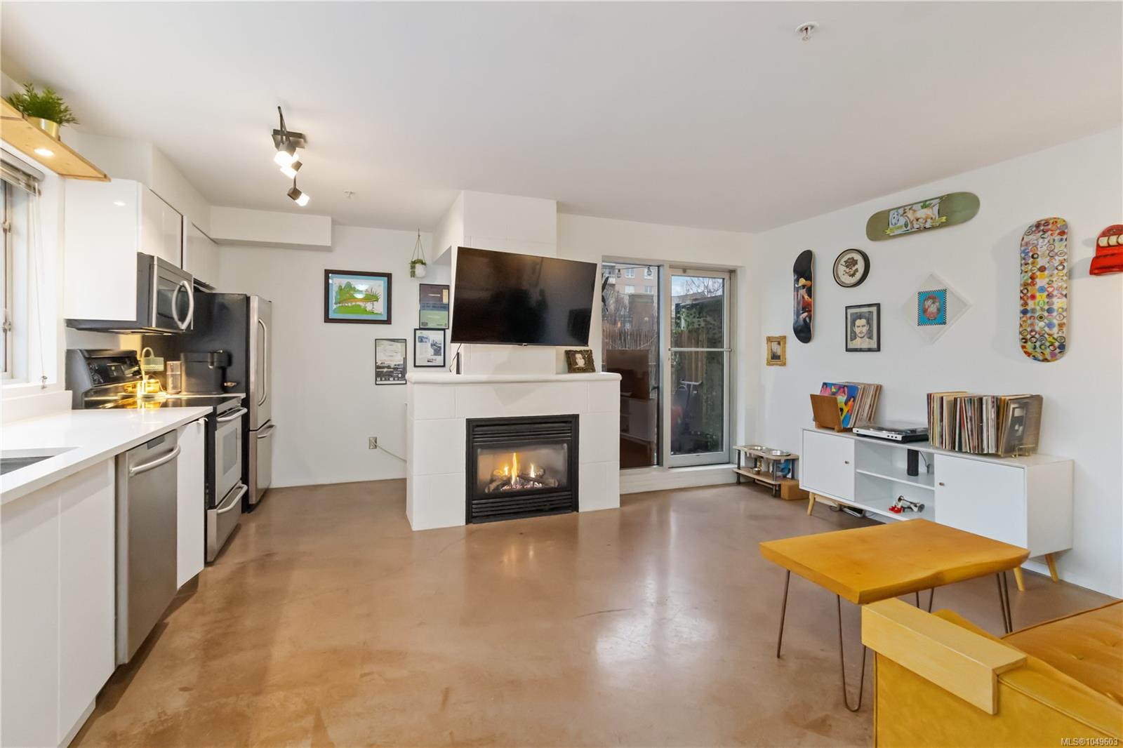 301-932 Johnson St — listing photo 6 of 22