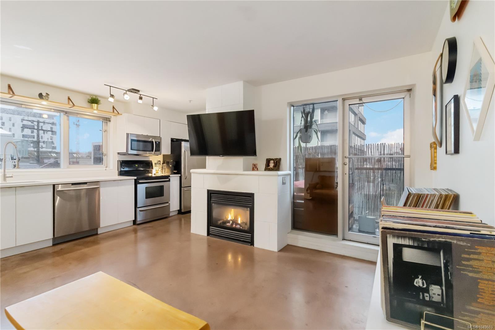 301-932 Johnson St — listing photo 7 of 22