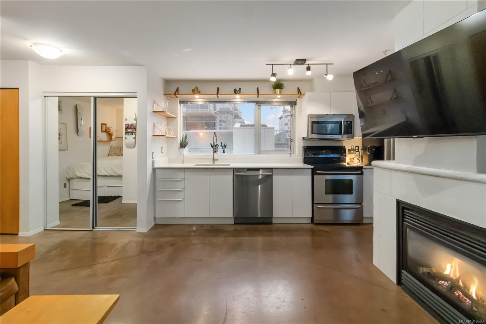 301-932 Johnson St — listing photo 9 of 22