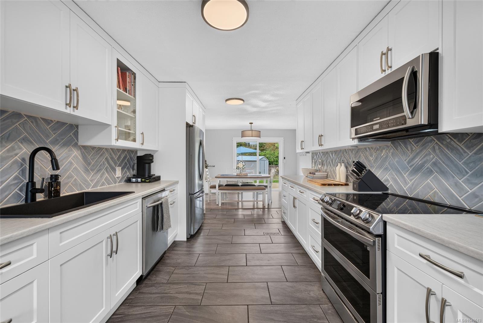 824 Beckwith Ave — listing photo 9 of 25