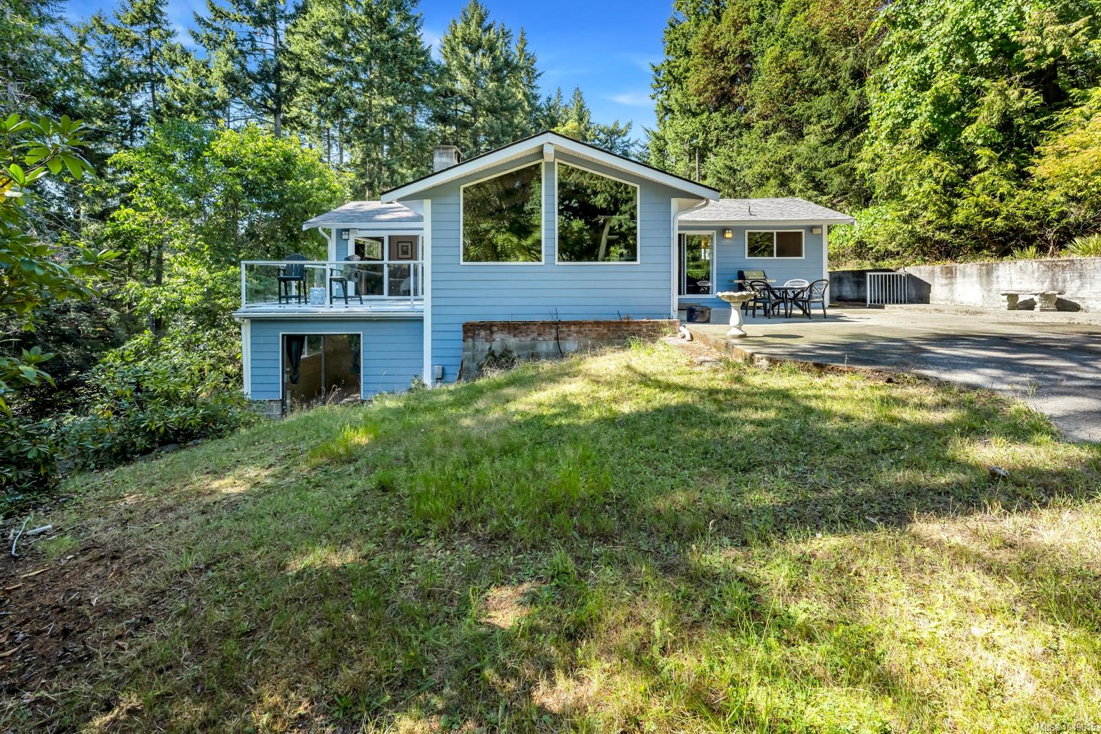 836 Walfred Rd — listing photo 12 of 43