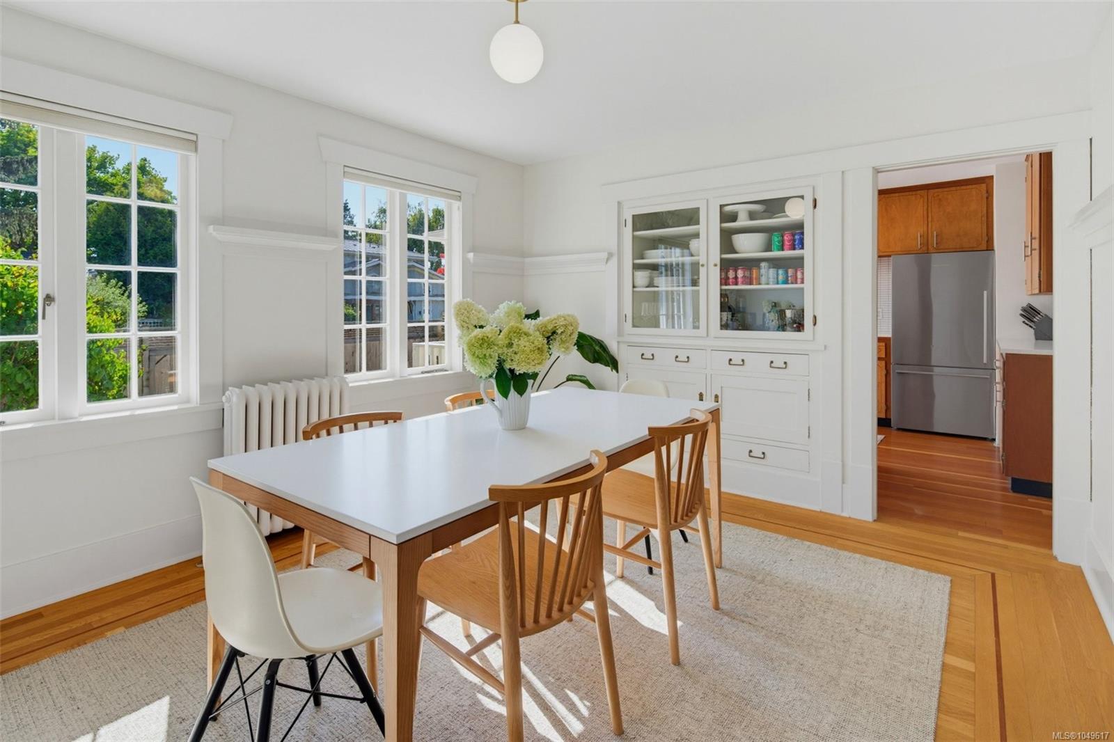 1050 Deal St — listing photo 9 of 49
