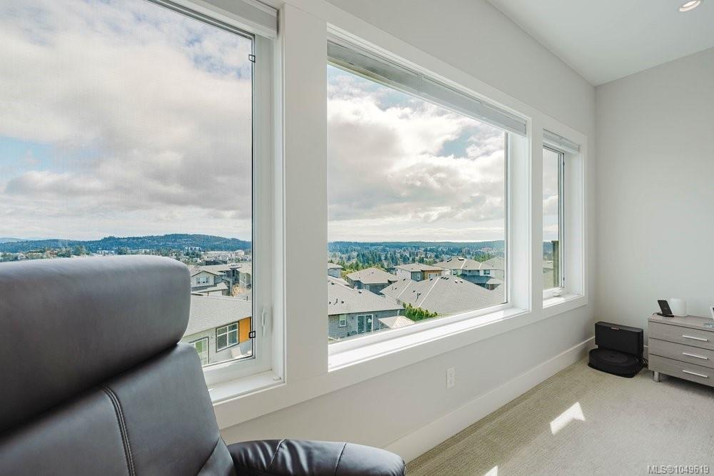 2399 Azurite Cres — listing photo 11 of 40