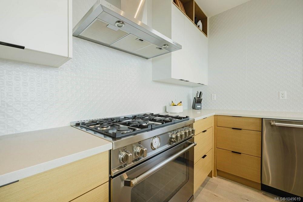 2399 Azurite Cres — listing photo 6 of 40