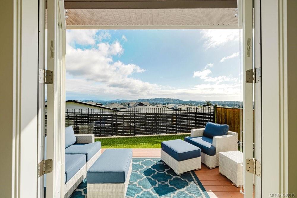 2399 Azurite Cres — listing photo 7 of 40