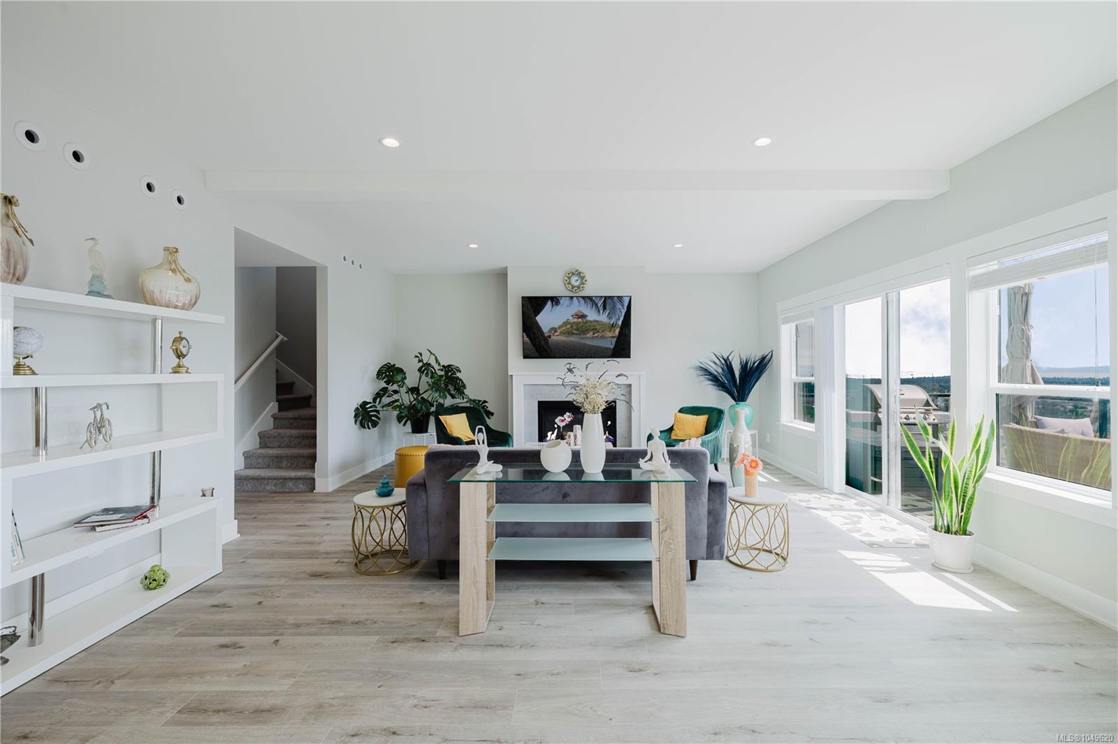 1375 Flint Ave — listing photo 11 of 54