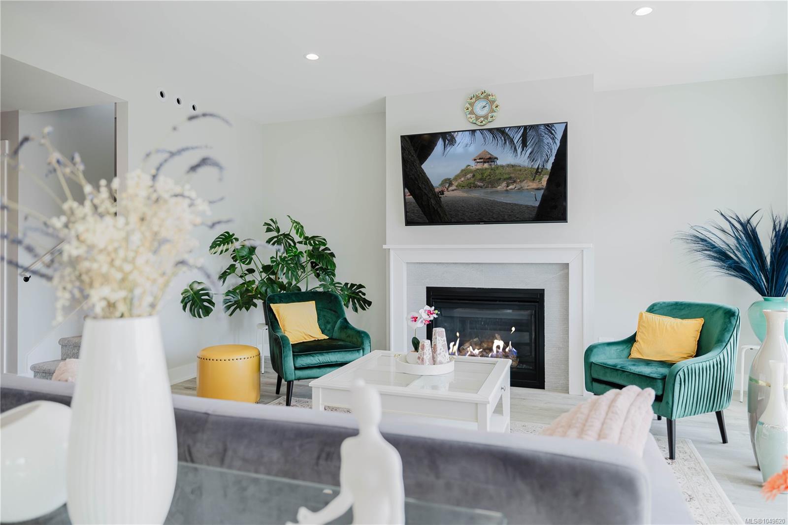 1375 Flint Ave — listing photo 12 of 54