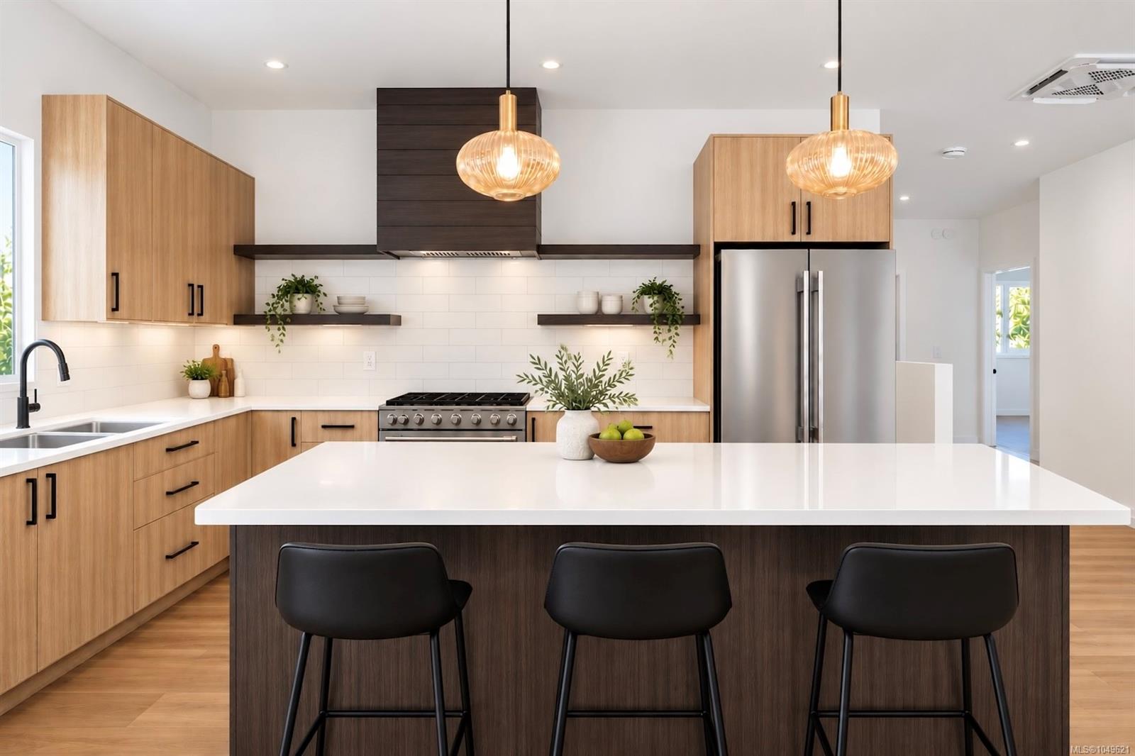 535 Gibson St — listing photo 5 of 39